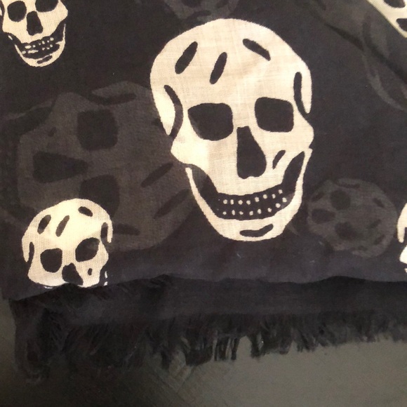 Alexander McQueen scarf - Picture 3 of 4